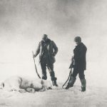 Fraenkel och Strindberg, med skjuten isbjörn.